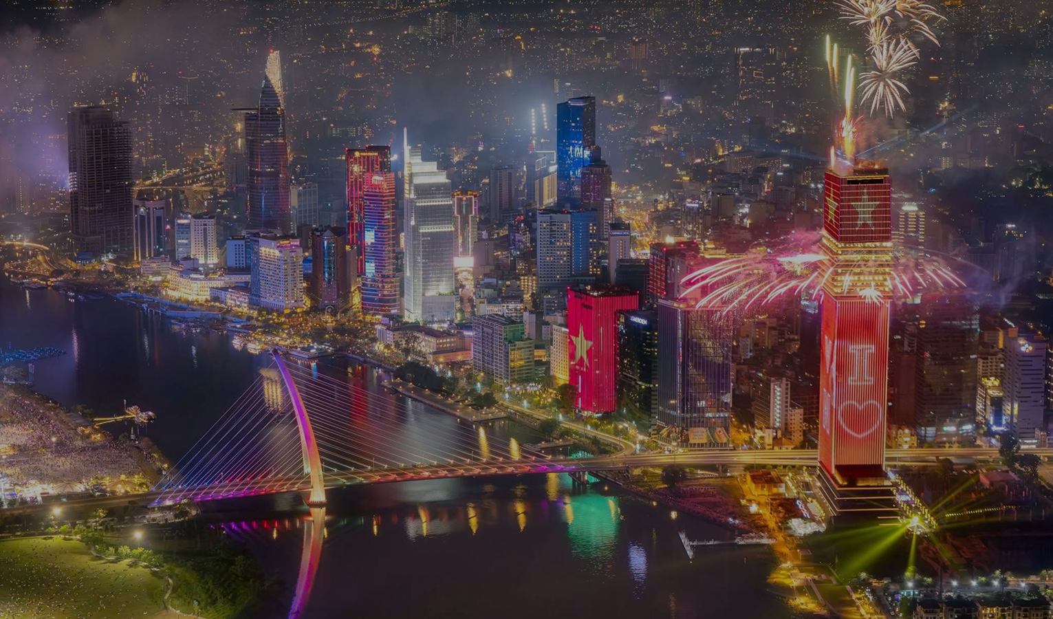 Skyline TP.HCM rực sáng về đêm